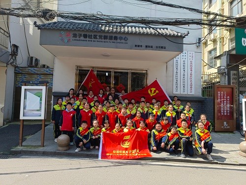 龙子巷社区：社校联动践行雷锋精神
