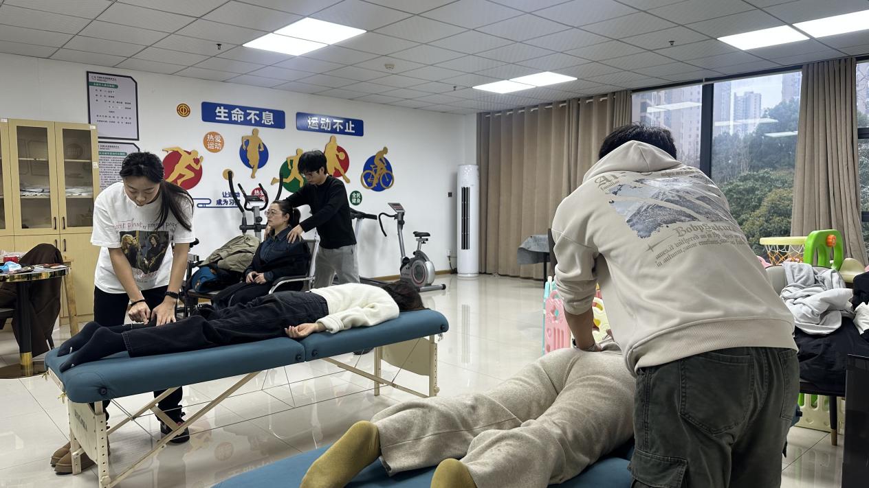 健康服务进社区 体医融合暖民心 ——湖南科技大学体育学院联合多方开展体育康复志愿服务活动
