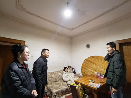 宝丰街社区开展“用爱绘就暖人心，用情呵护未成年”困境儿童走访关爱活动