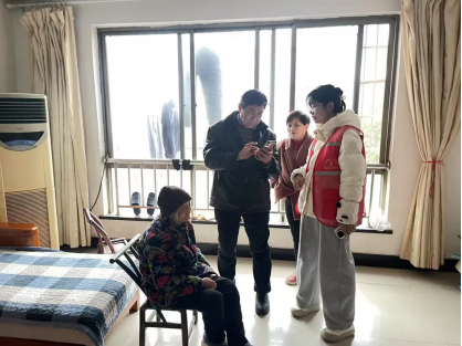 【我为群众办实事】雪园社区：暖心上门服务 助力高龄老人跨越"数字鸿沟"