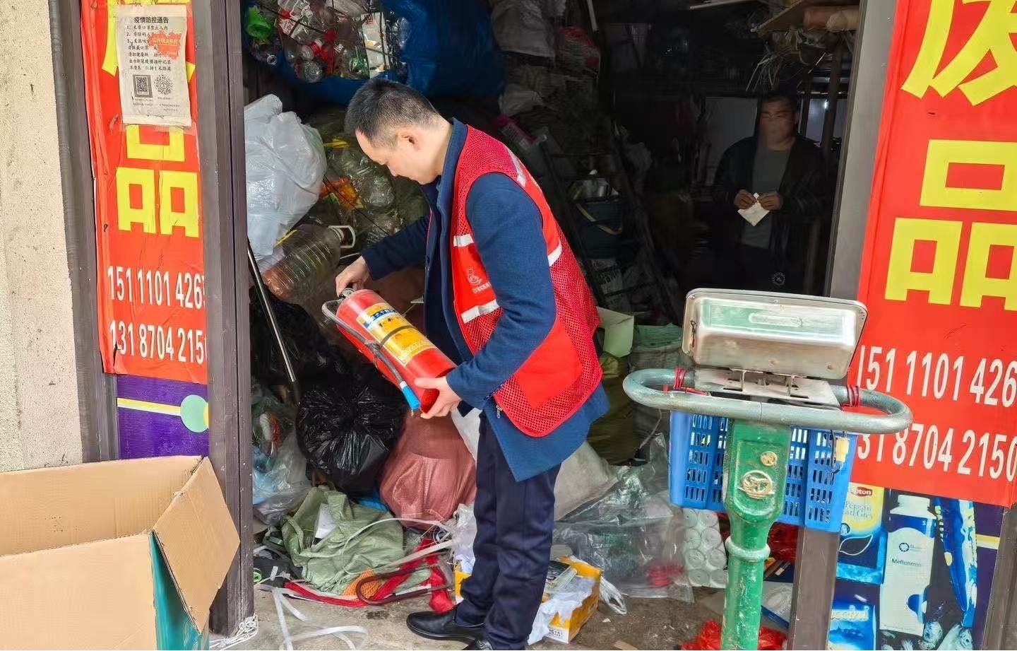 民乐社区：开展“多合一”门店安全隐患排查走访及安全宣传活动