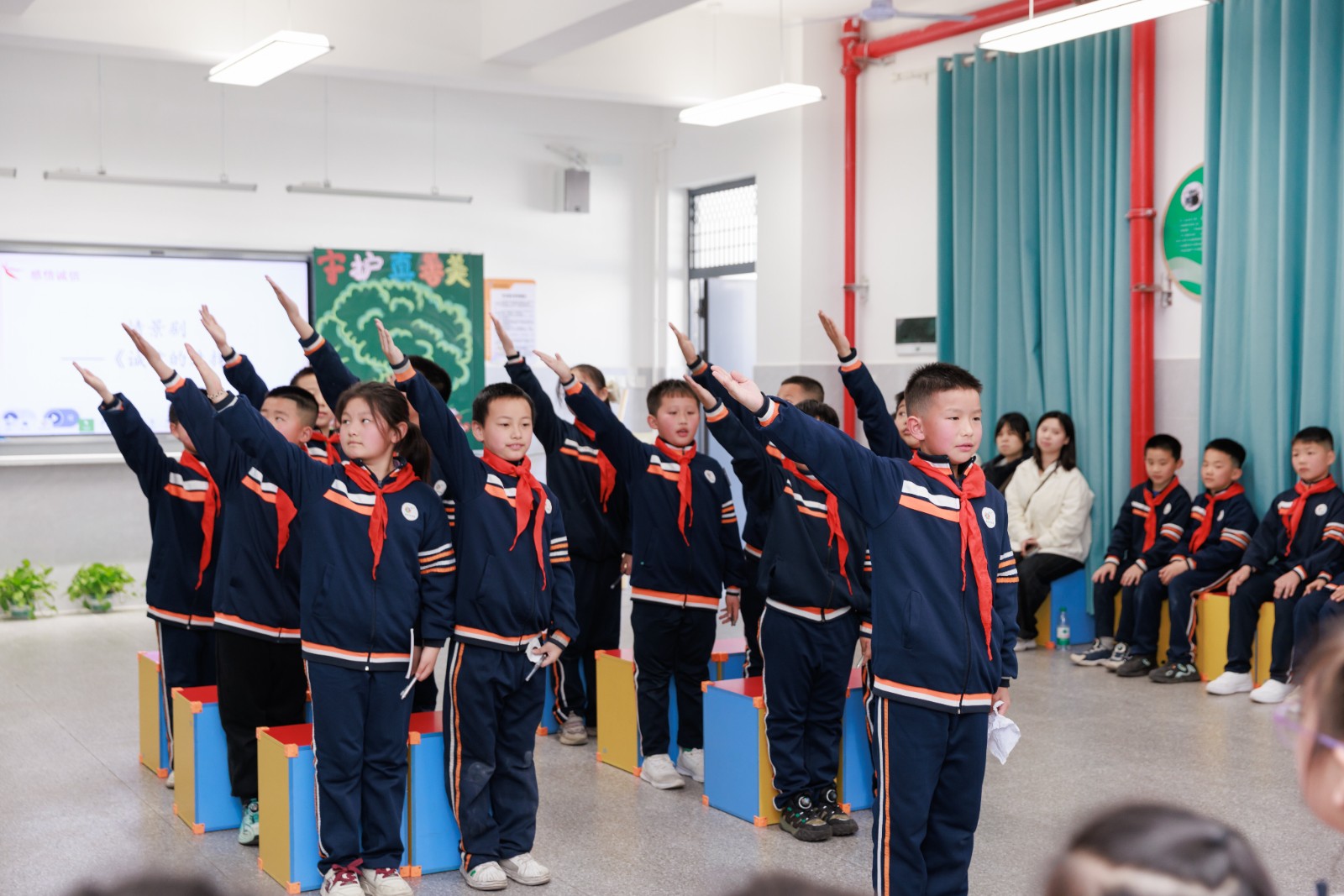 风车坪学校开展三校区少先队辅导员专题培训