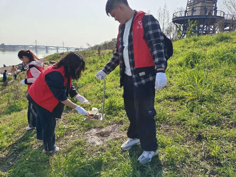 瞻岳门社区：党建引领聚合力，共护母亲河清流