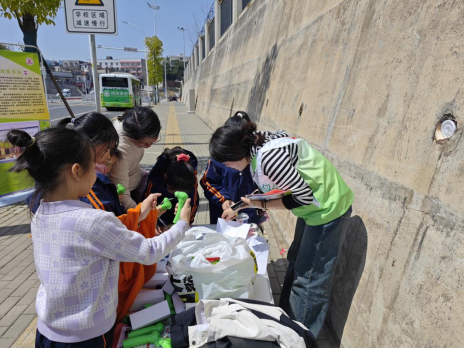 先锋街道民政服务站：开展五社“莲”动之“聚爱花骨朵，联动社工新力量”