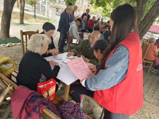 建设社区联合春和祥医院开展义诊及文明祭祀宣传活动