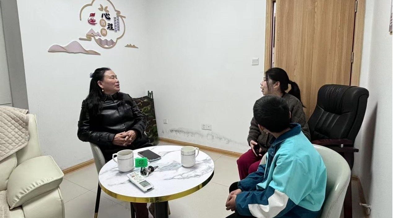 民乐社区开展“一对一”青少年心理疏导服务活动