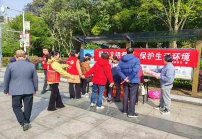 窑湾街道鲁班殿社区开展“倡导文明祭扫 保护生活环境”宣传 活动