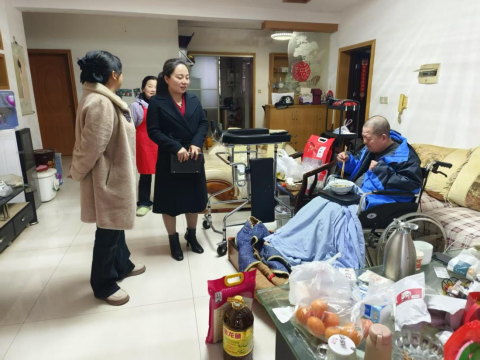万新社区：“医”心为民解困局，人大代表显担当