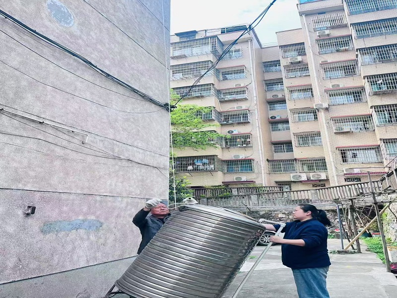 红旗社区：群众安全无小事 水塔拆除安民心