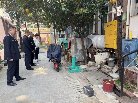 韶山路社区解“鸡” 扰，共建和谐家园