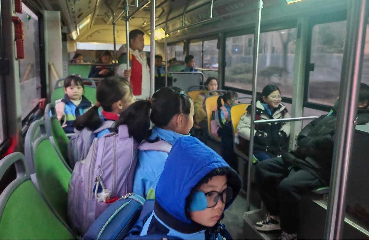 和平街道：靠前監(jiān)督 “通學(xué)專線”解決學(xué)生乘車難題