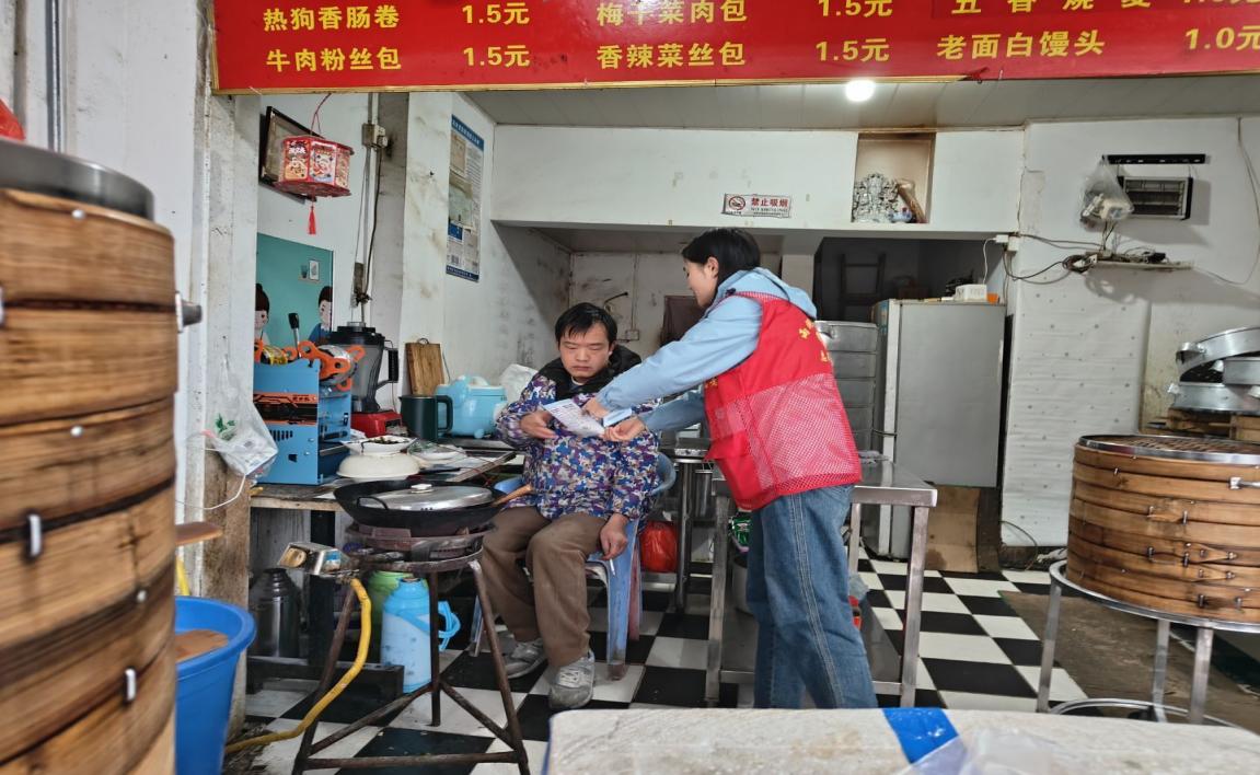 【平安雨湖】关圣殿社区：筑牢餐饮安全“防火墙” ，守护居民“舌尖上的安全”