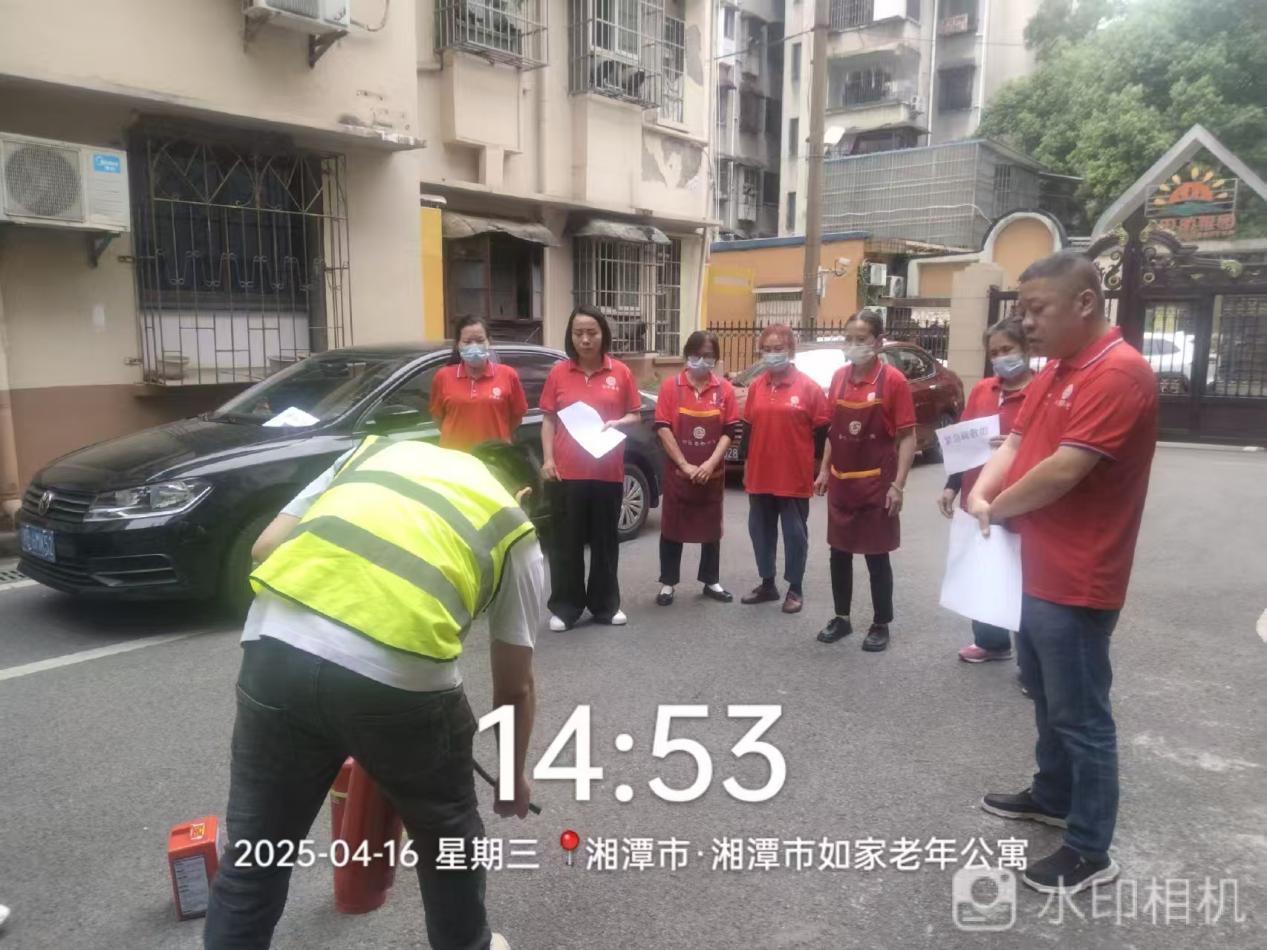 车站路社区：开展“守护银龄 防火先行” 消防应急疏散演练活动
