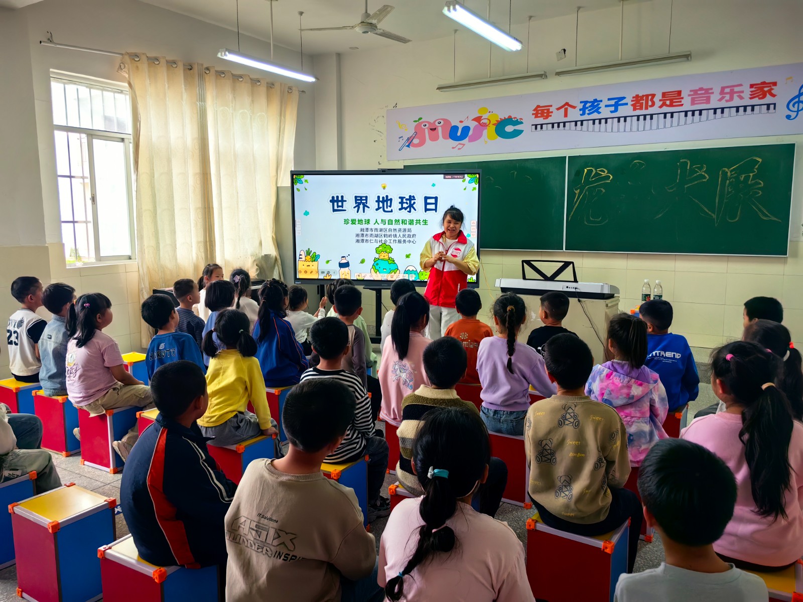 雨湖区自然资源局：‌从科普课堂到艺术创作，打造“立体式”地球日宣传