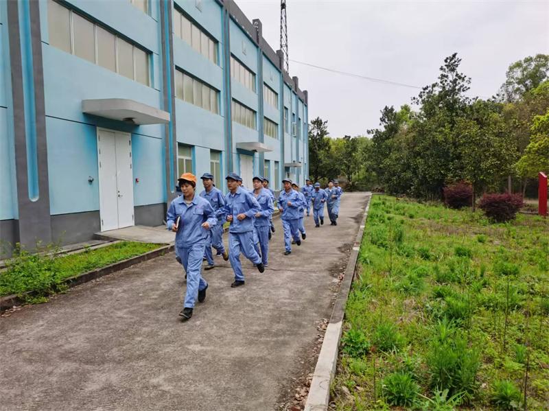 江南工业集团：准军事化管理带来“三提一降”