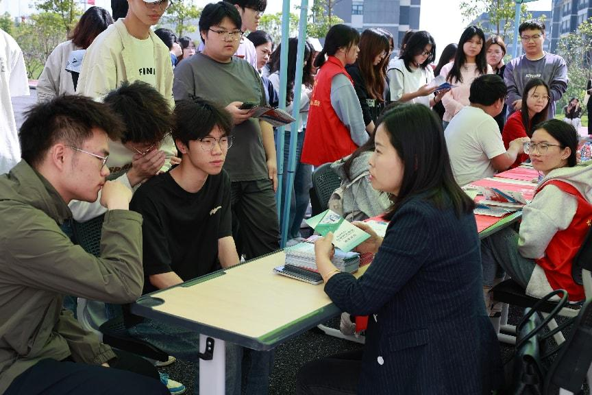 “创业就业法律服务进高校”活动走进湘潭理工学院
