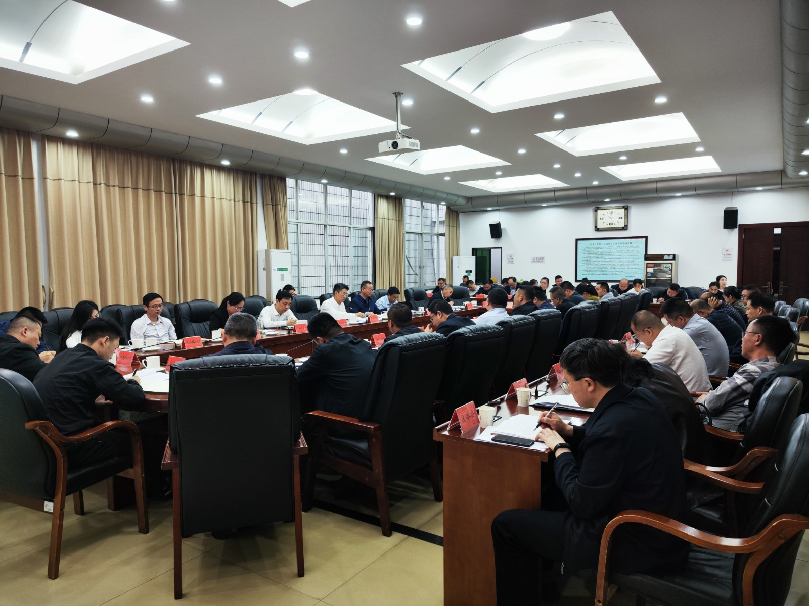 雨湖区开展“三听三问” 活动 加强党外干部队伍建设