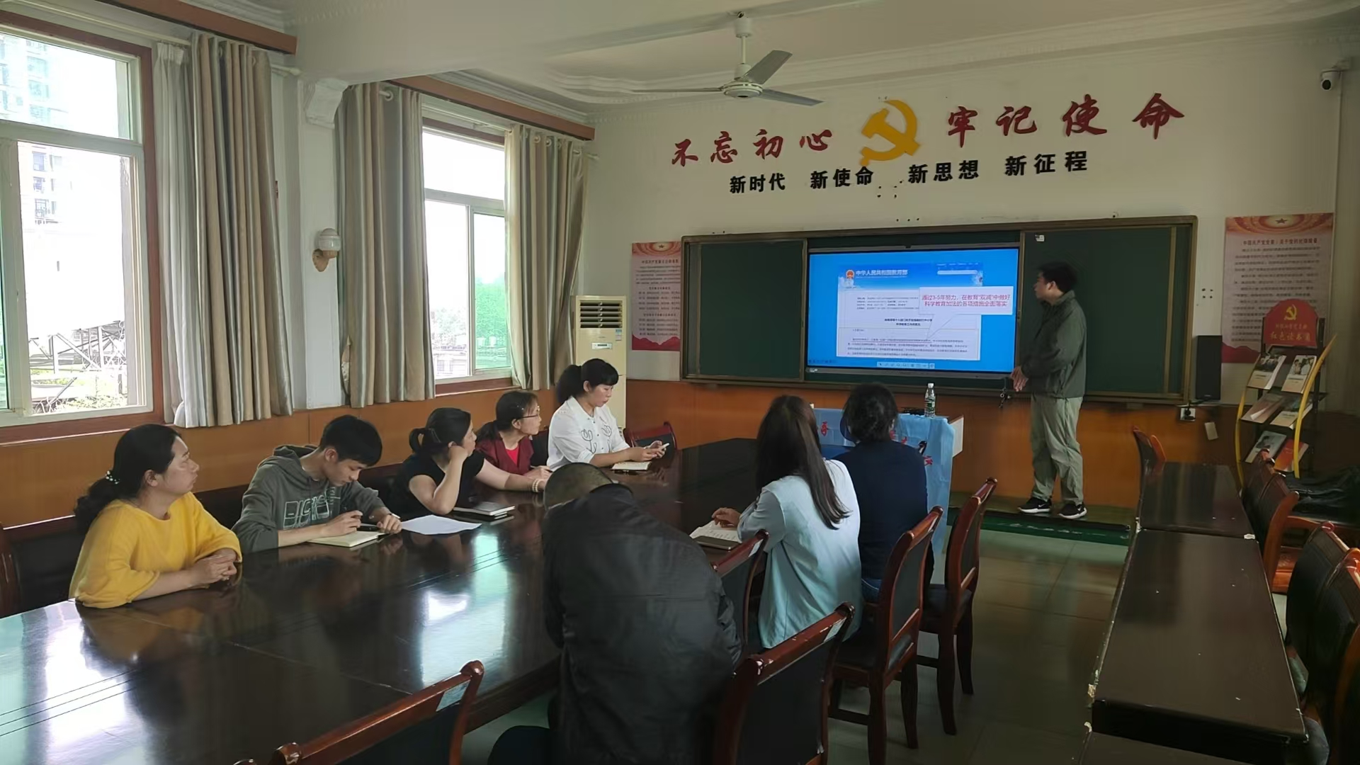 湘锰小学举行青少年无人机大赛公益培训