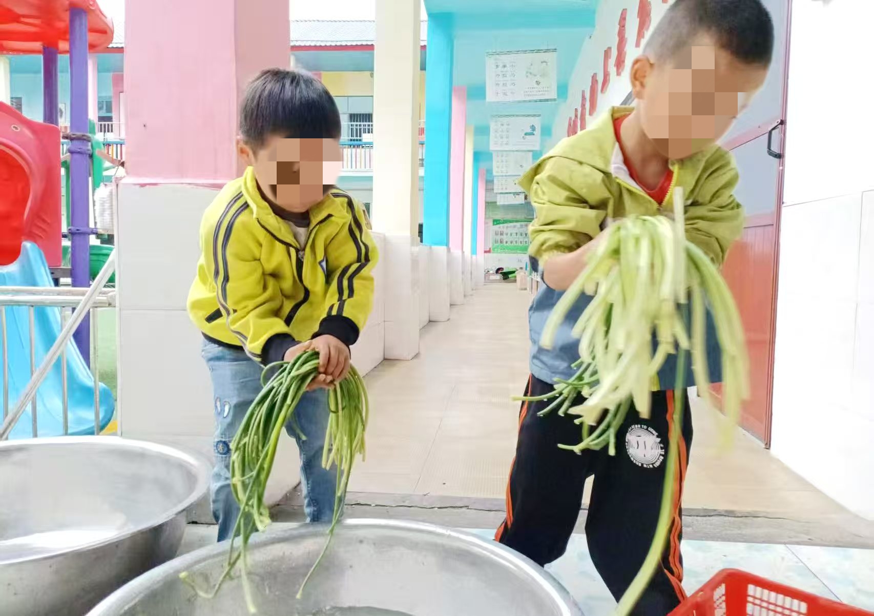 雨湖区妇联开展 “爱心妈妈伴成长 亲子美食传温情” 活动