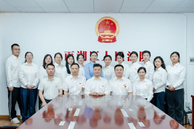 青衿之志映法徽 榜样领航启新程 ——雨湖区人民法院召开全国先进与青年干警“面对面”座谈会