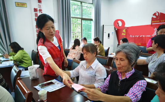 【平安雨湖】新桥社区：守护“银发”平安出行