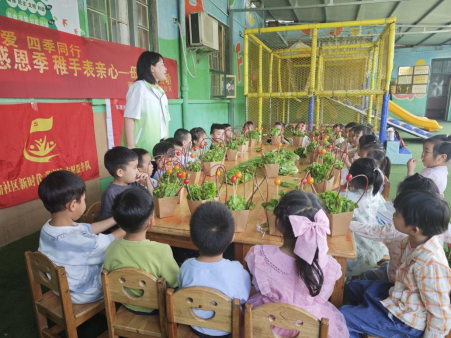 姜畲镇幼儿园：萌娃稚手献母爱 温情活动润童心