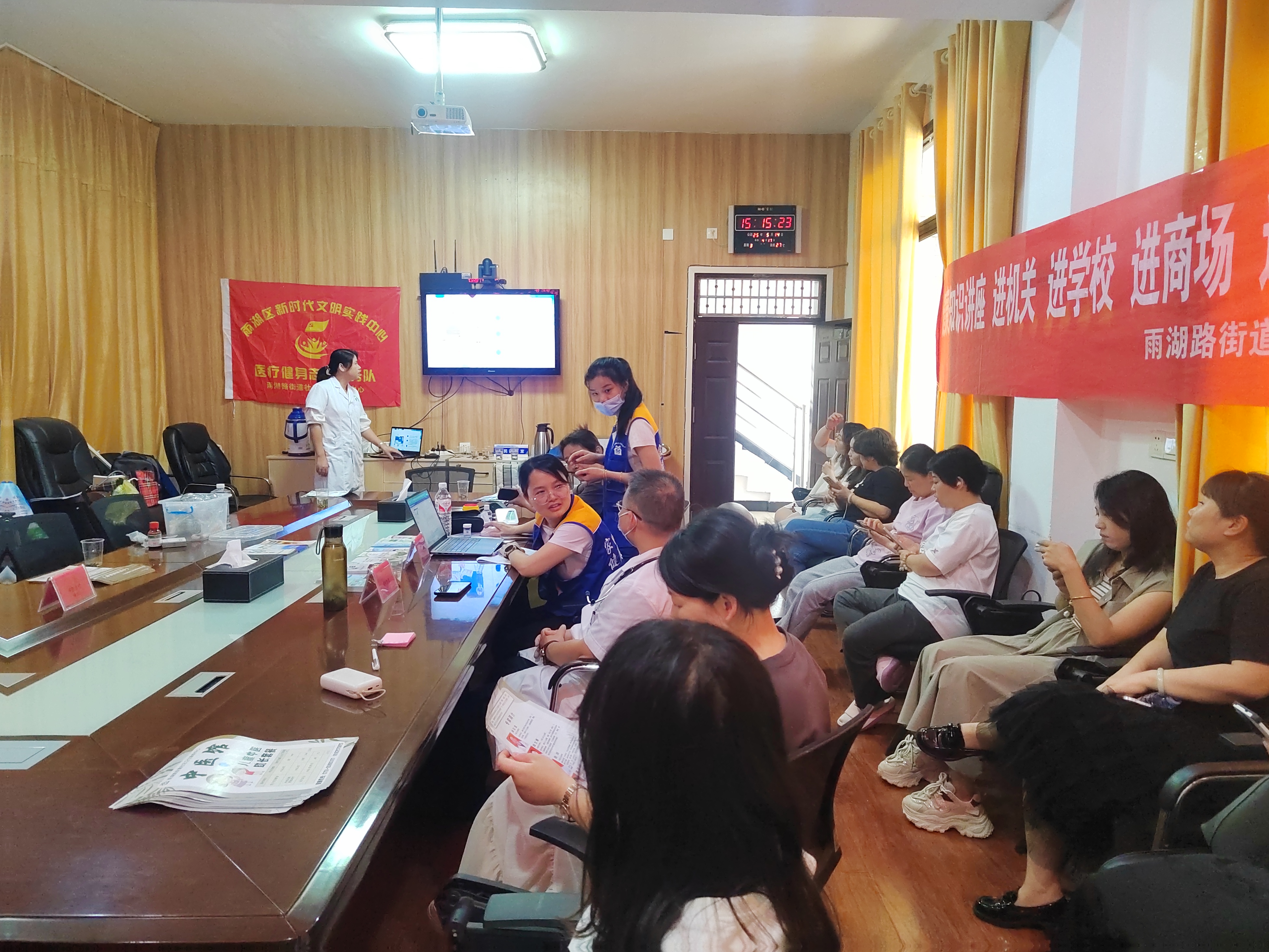 雨湖路街道社区卫生服务中心：家医签约零距离 职工健康有保障