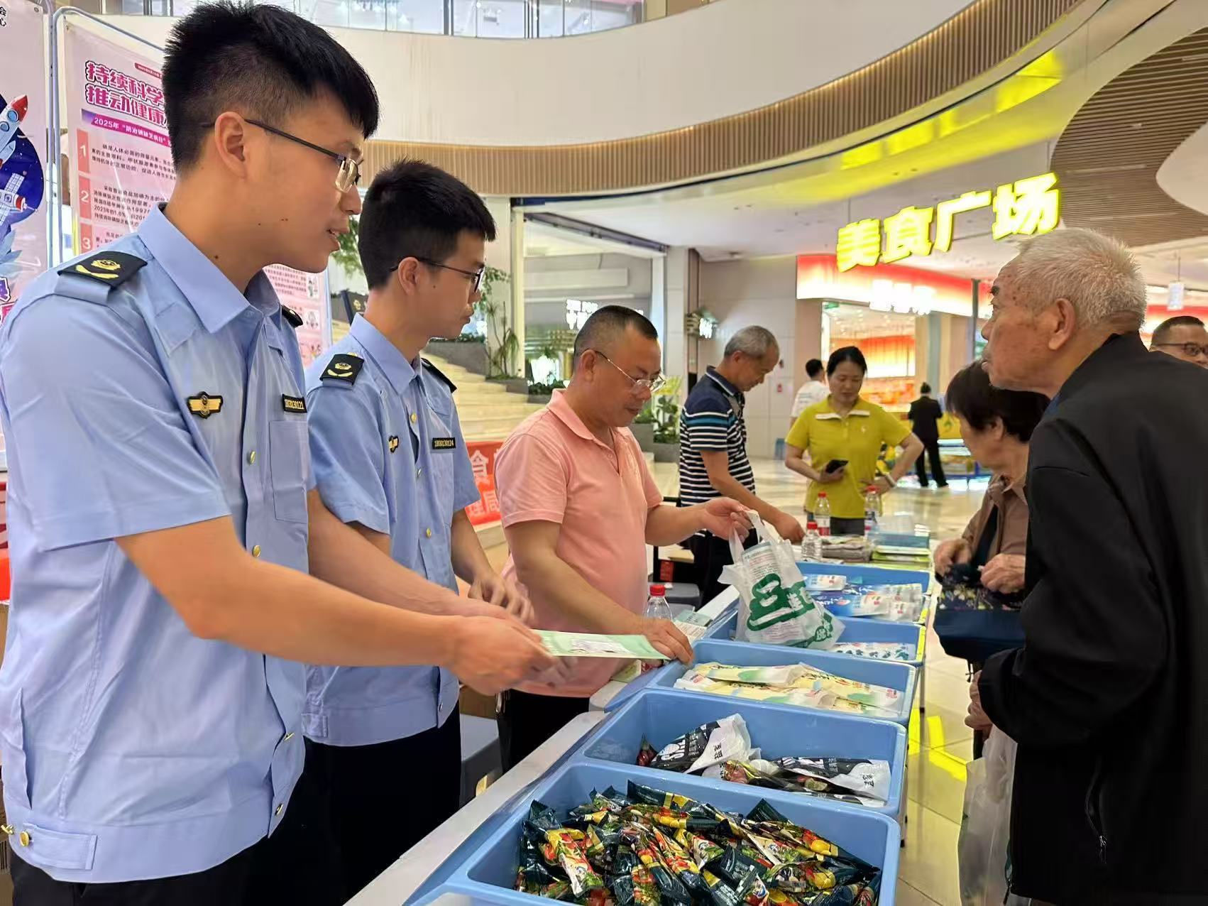 守护健康“碘”亮生活！雨湖区开展防治碘缺乏病日宣传活动