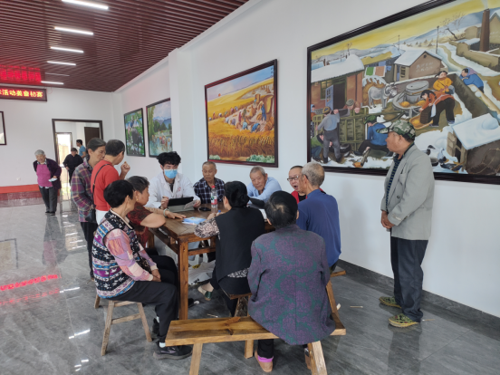 联映村：开展“健康夕阳红”暨土地延包政策宣传惠民活动