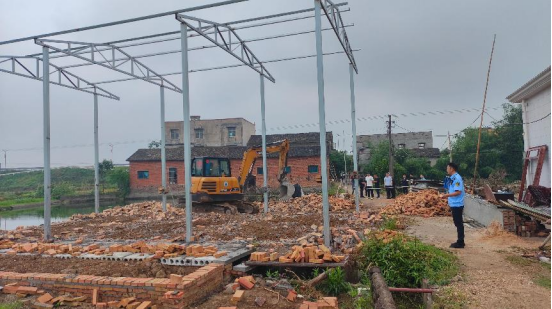姜畲镇：严守耕地红线，拆除乱占耕地建房