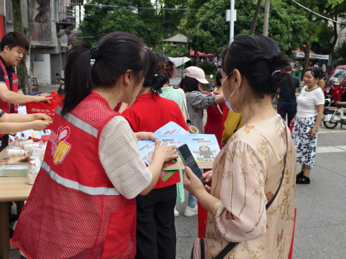 楠竹社区：开展“入户宣传防毒菇”行动 守护居民“舌尖安全”