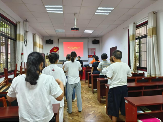 万新社区：开展特色课程，点亮居民美好生活