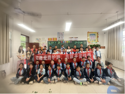 富强社区：铁路安全入童心，“利剑护蕾”守成长