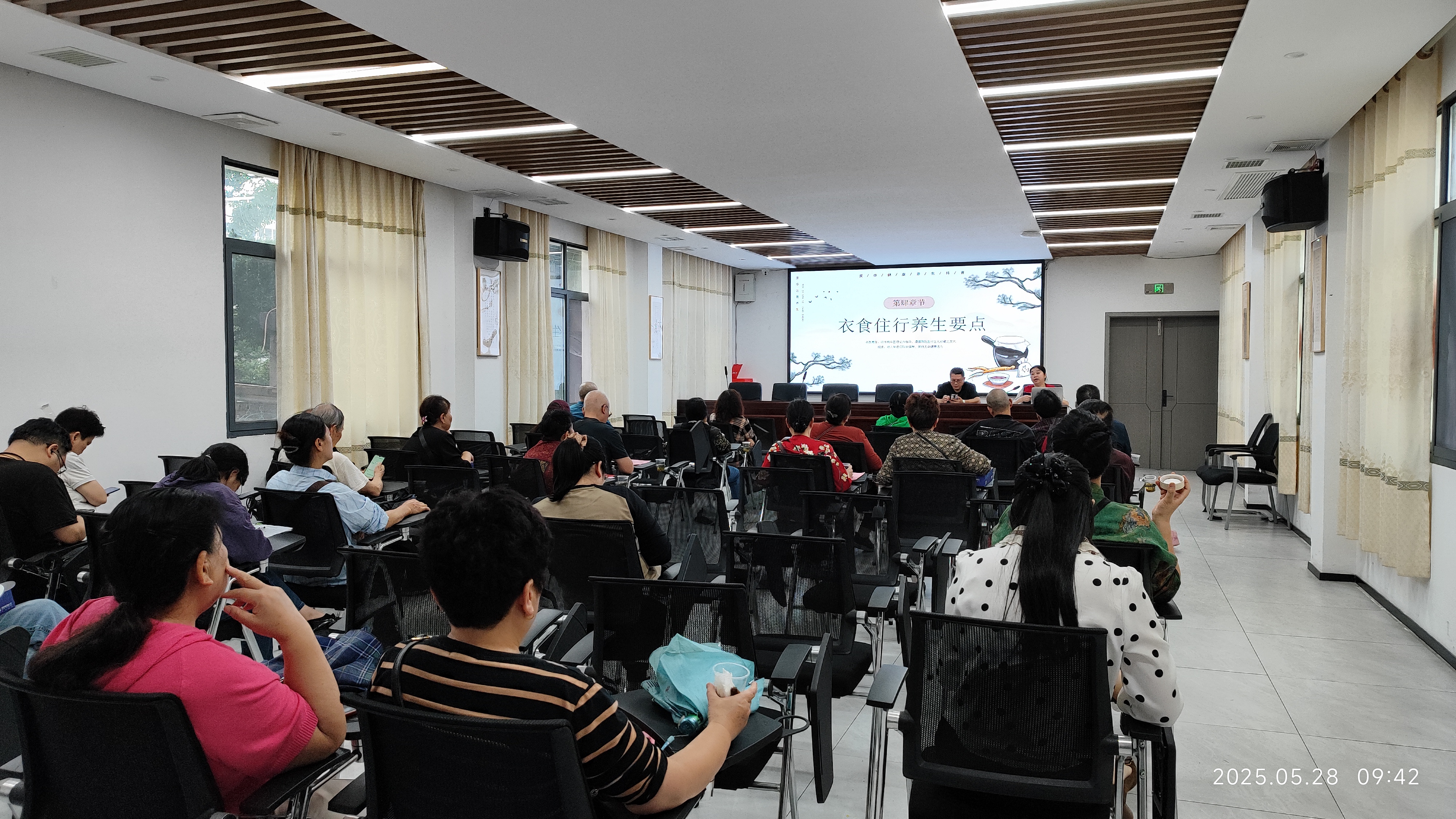窑湾街道社区卫生服务中心开展“巧手制香囊 浓情迎端午”主题活动