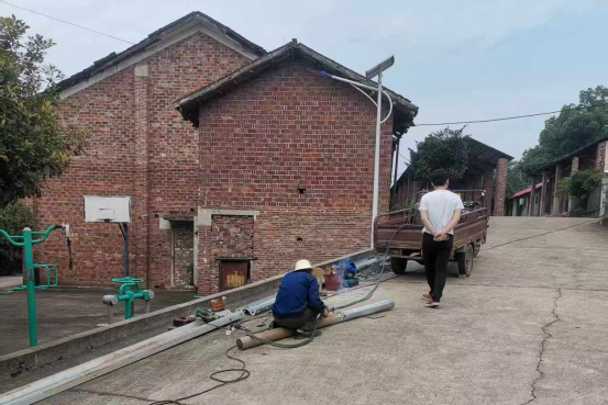 【我为群众办实事】姜畬社区：加装安全护栏，共筑幸福家园