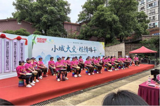建设社区举办商户和居民联营活动