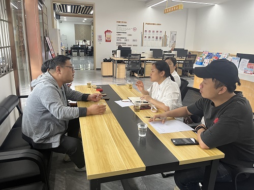 窑湾代表小组：端午送暖，解近忧谋远计
