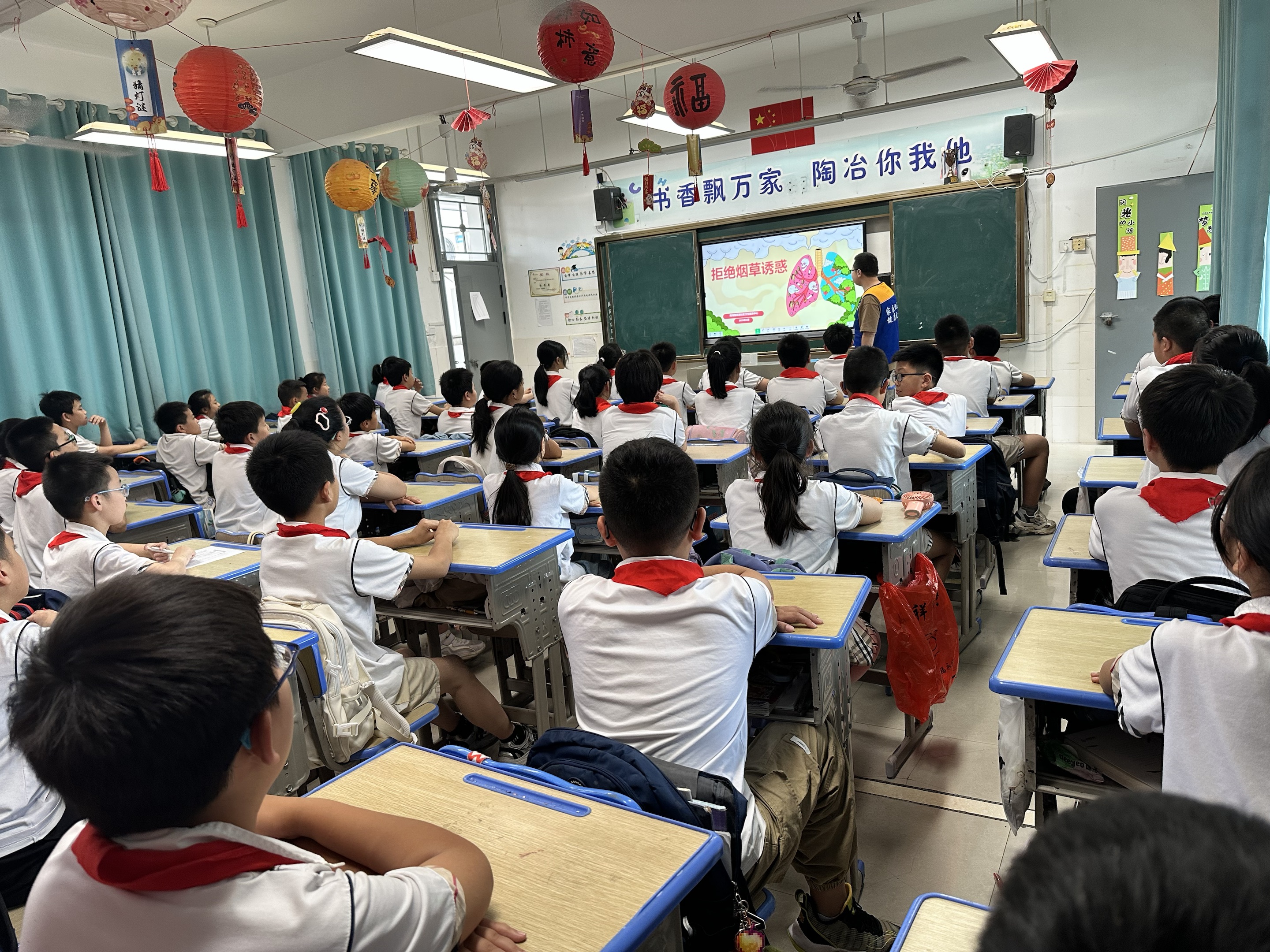 雨湖路街道社区卫生服务中心：家庭医生进校园  为青春筑牢“拒烟防线”