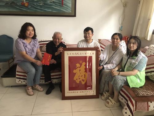砂子岭社区：走访慰问百岁老人，浓浓关怀暖人心