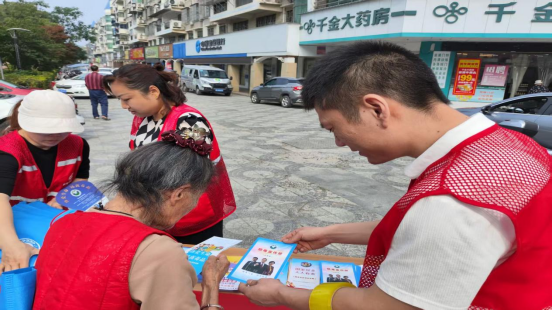 楠竹山镇：世界环保日，禁毒与你同行