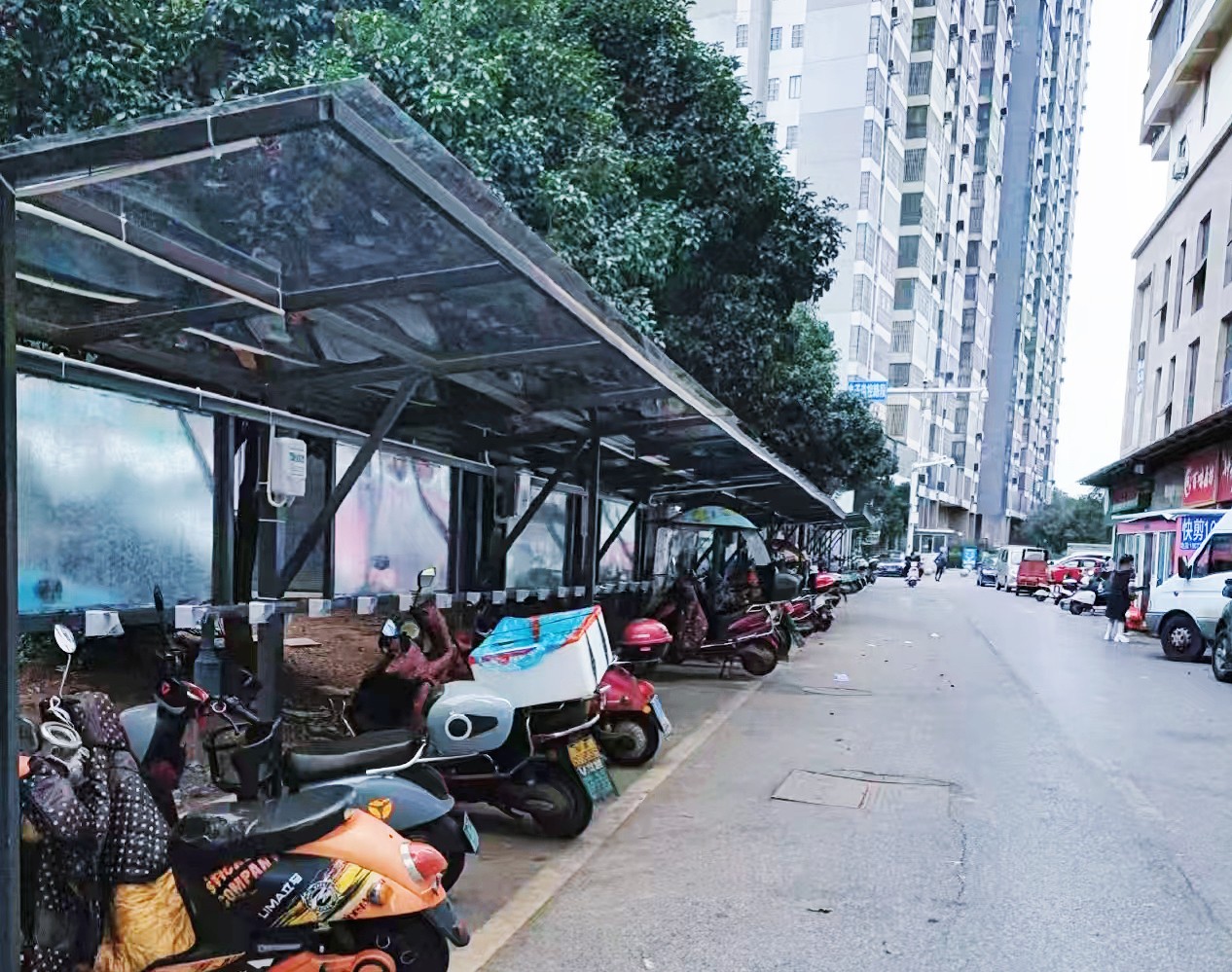 【我为群众办实事】雨湖区城乡投：告别“飞线”隐患，两轮充电桩点亮安全便民新生活