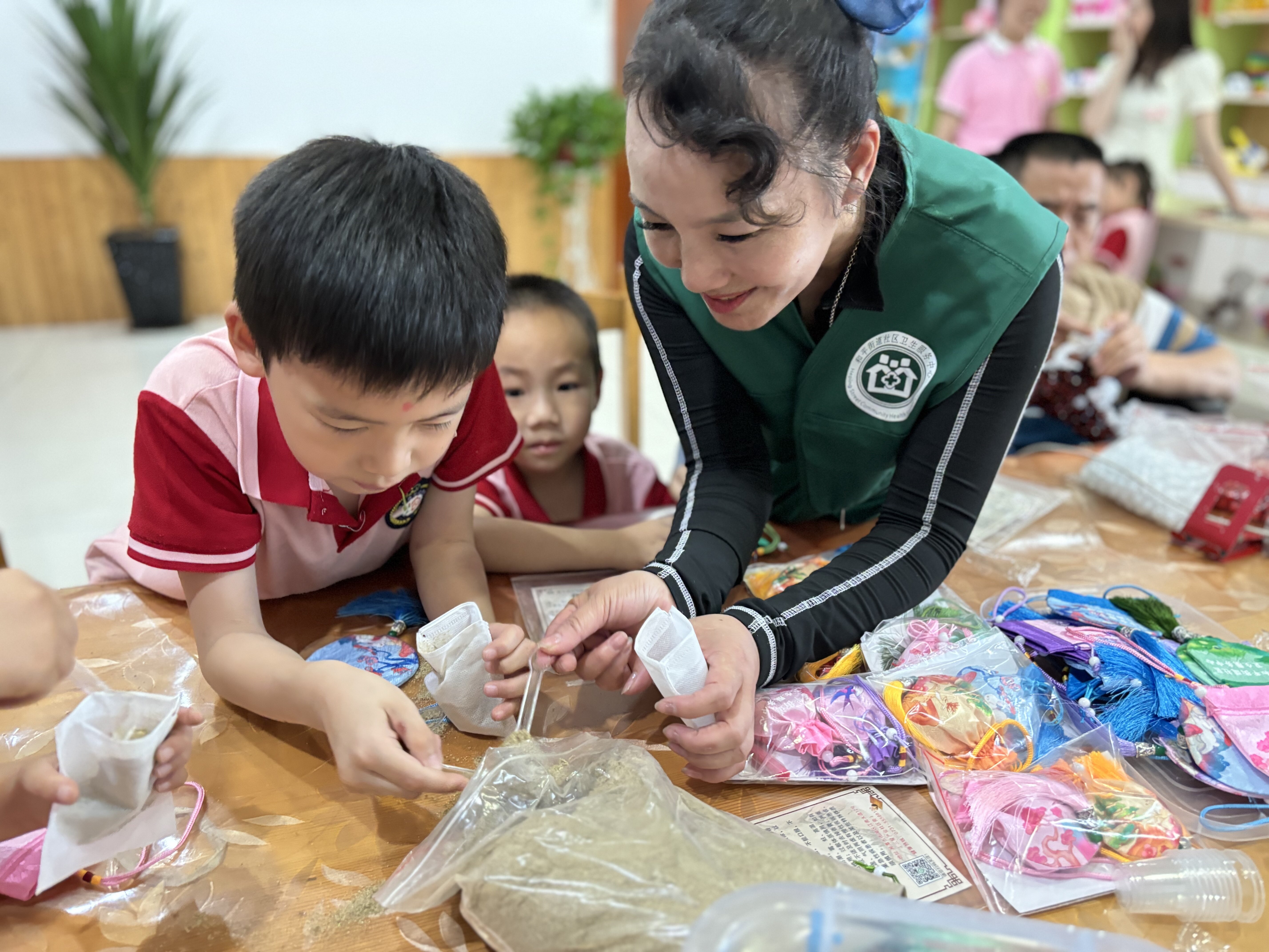 和平街道社区卫生服务中心：开展少儿中医药文化体验活动