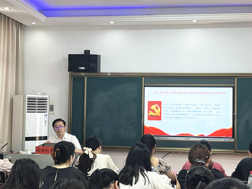 区领导为第21期青干班学员上中央八项规定精神专题党课