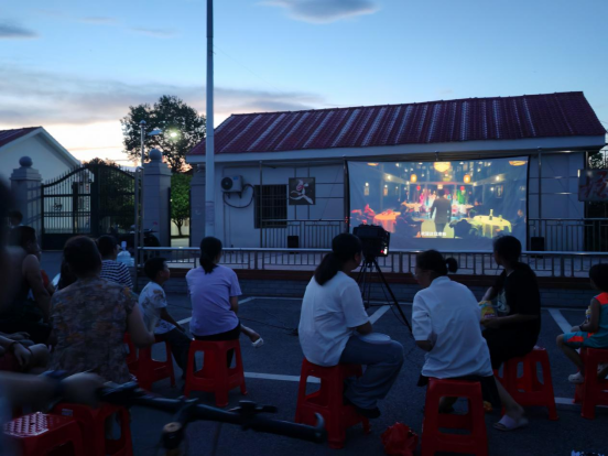 易建河村：露天电影放映，点亮乡村文化“星光”