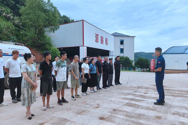 雨湖区消防救援大队：走进鲁班子弟工业园区 筑牢木材加工企业“防火墙”