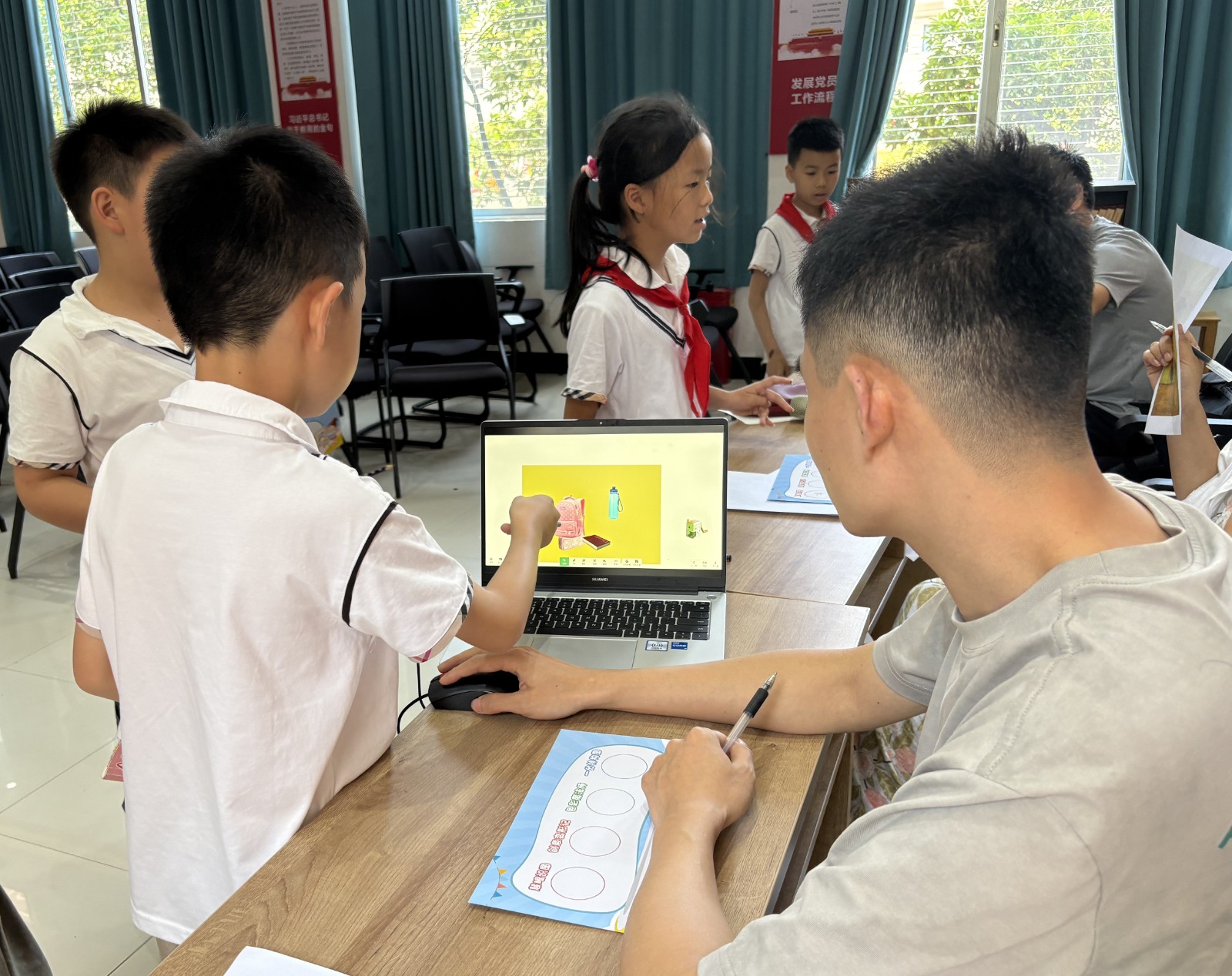 风车坪学校创新美术测评践行五育并举