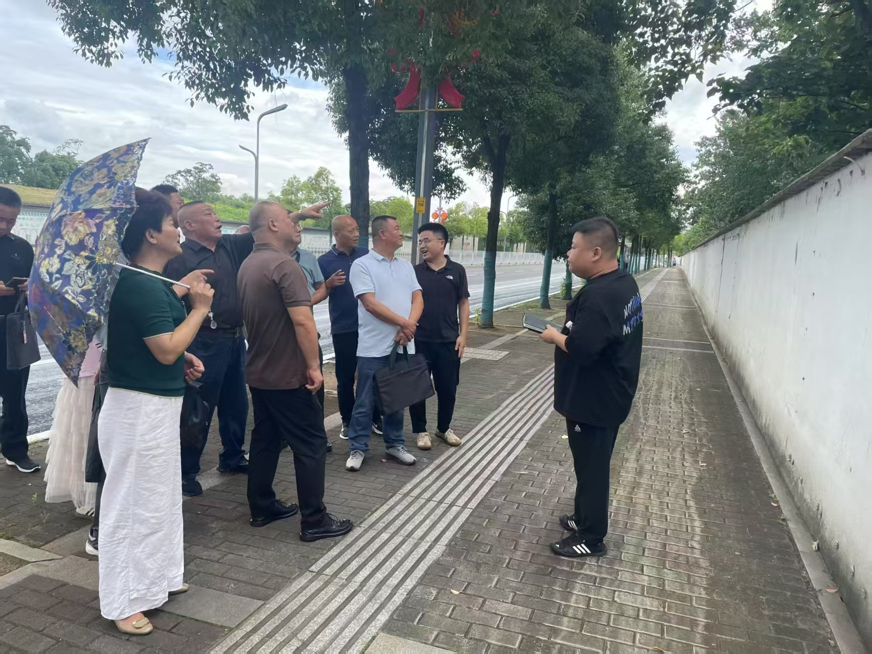 聚焦文旅融合 共绘发展蓝图——雨湖路街道人大代表小组开展闲置地块考察调研