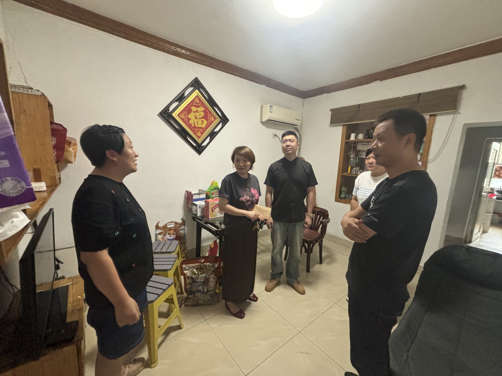 城正街街道：人大代表暖人心 爱心帮扶助童行