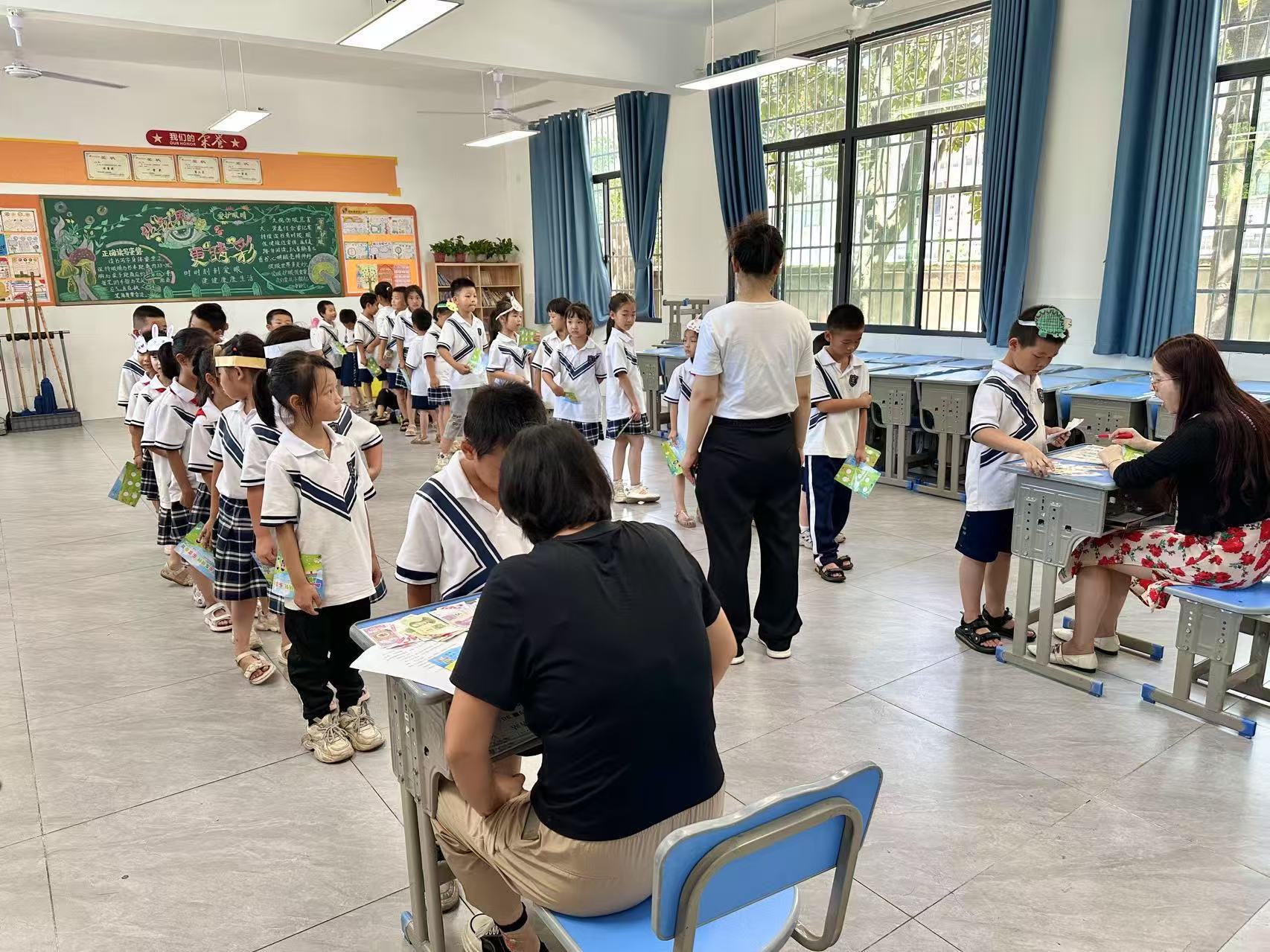 风车转转  乐享童年——风车坪学校北校区期末乐考“玩”出新花样