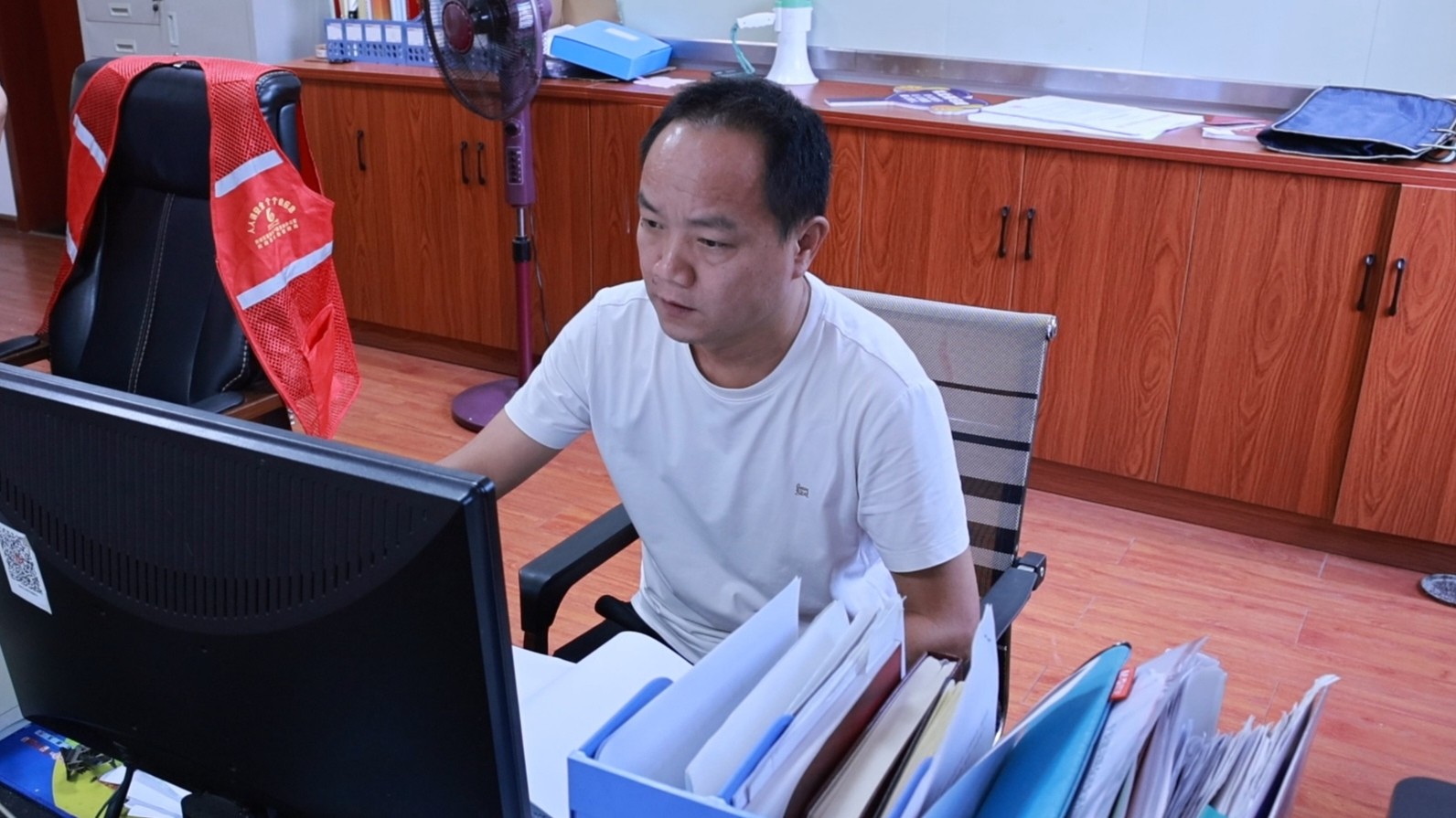 村干部的一天：步履不停，桐梓村里的民生守护者